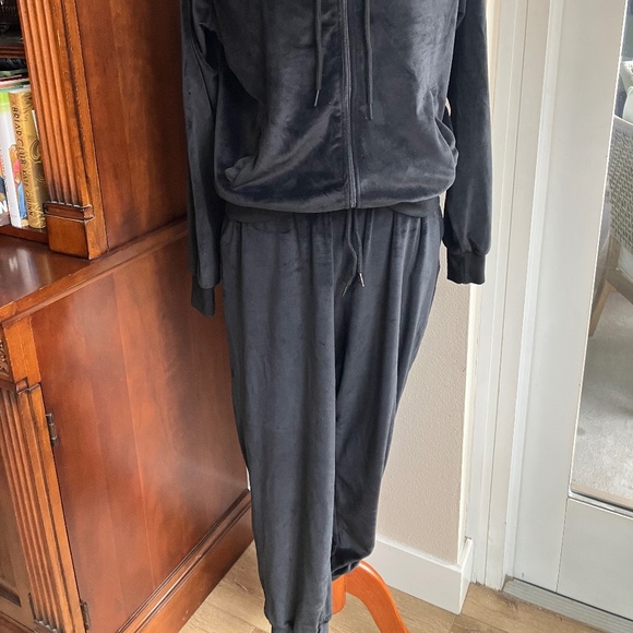 Black Velour Lounge Set - Medium - Picture 2 of 9